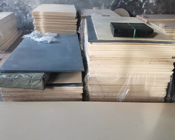 Folha de náilon contendo óleo